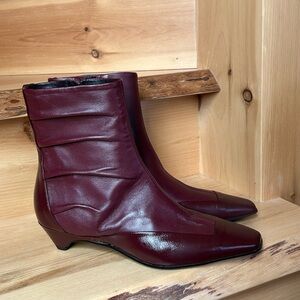 NWOT Napoleoni Pointed Toe Leather Ankle Boots Size 39